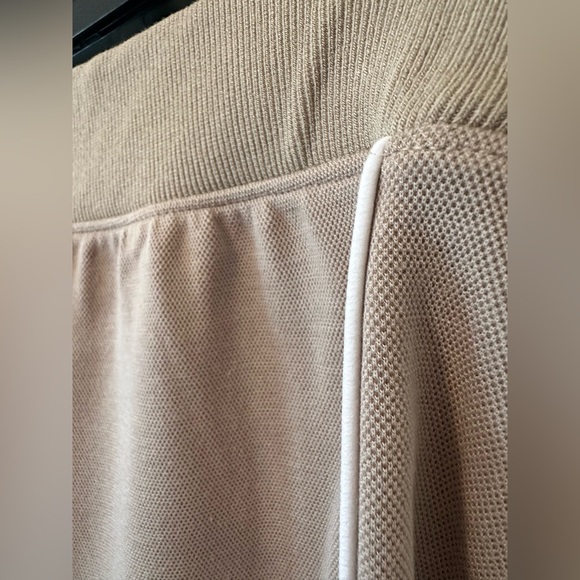 GUC🤎SPANX AirEssentials Pique Flare Leg Pants Small Ashwood - Picture 5 of 9